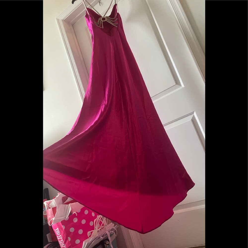 Beautiful Open Back/Spider Net Crystal Accent Gow… - image 4